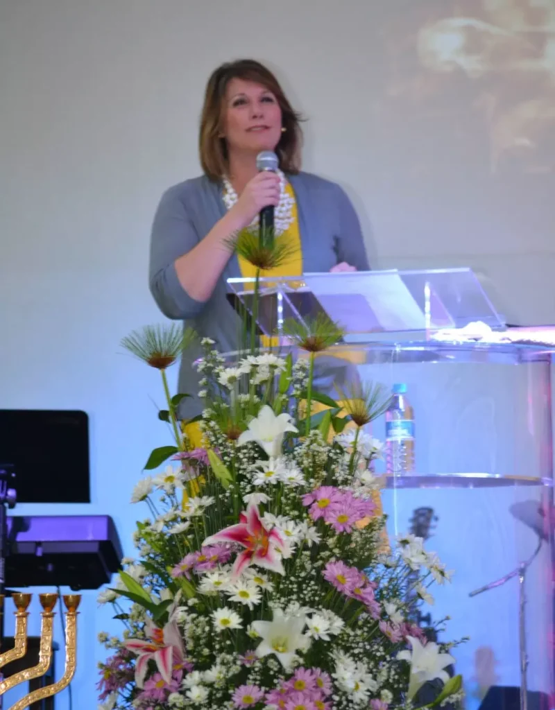 Pastora Jennifer Roberts